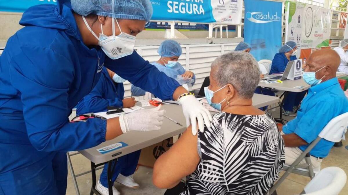 Vacunación COVID-19 en Santa Marta cumplió un año