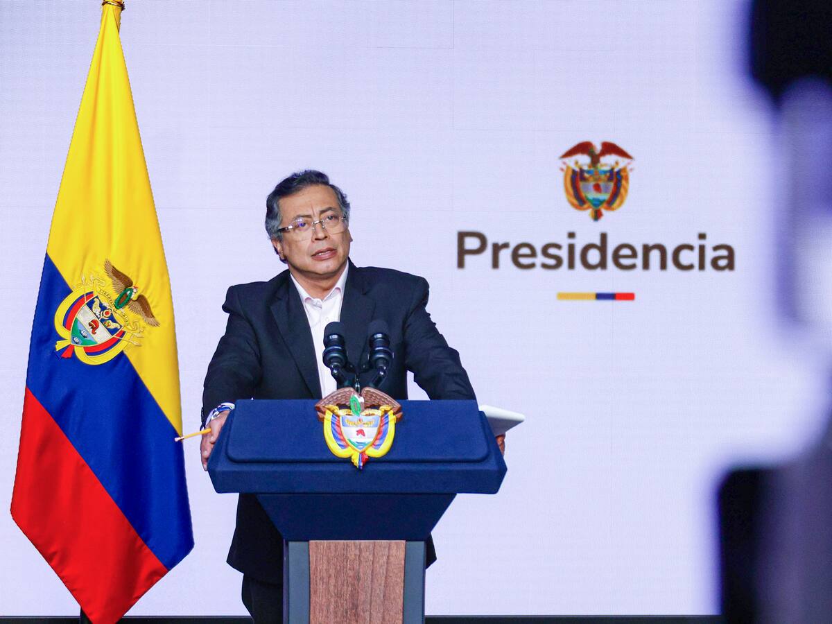 Petro propone reactivar diálogos con el ELN y envía mensaje a Pablo Beltrán por crisis en Gaza