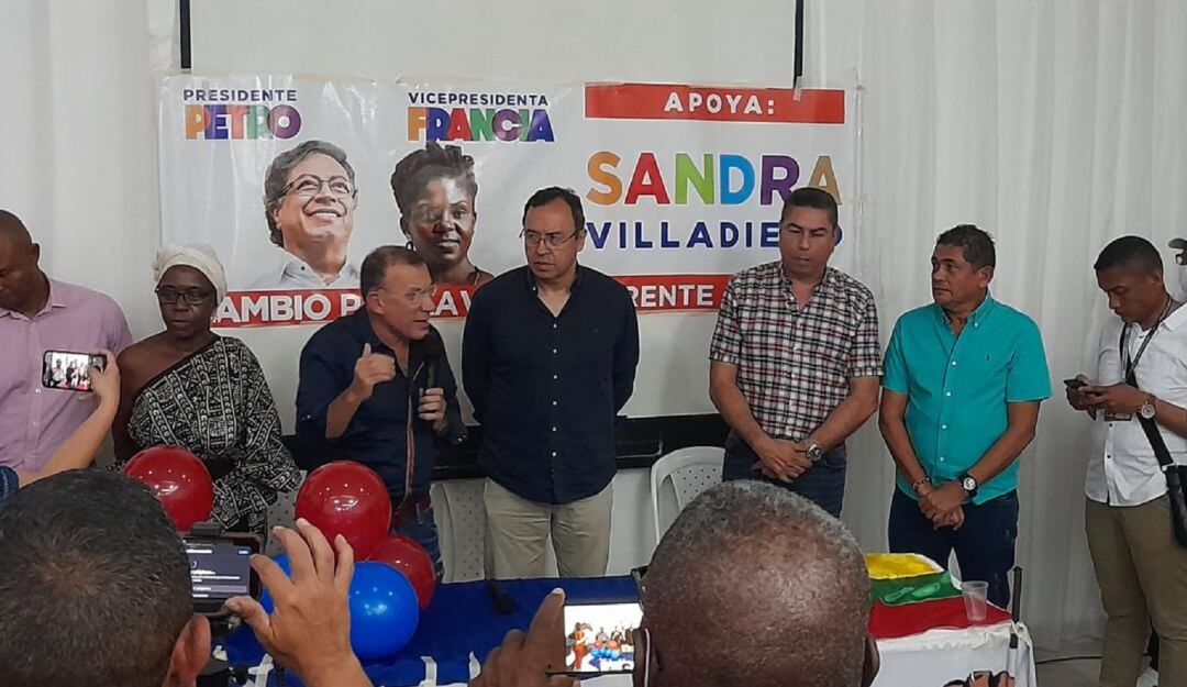 El senador aseguró que fue invitado a un evento en Cartagena y que desconoce las militancias de cada uno de los asistentes