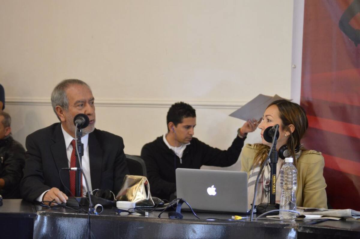 Por el programa pasan esta mañana las autoridades locales y regionales, personalidades de la región, habitantes; en fin, todos invitados a participar de este evento que usted puede seguir por las frecuencias de Caracol Radio.