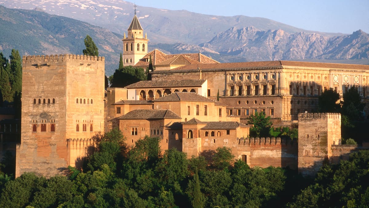 Tres heridos leves en nuevo terremoto en ciudad española de Granada