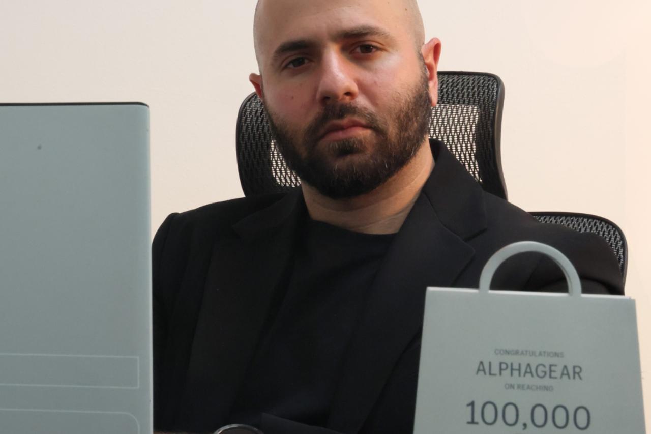 En una industria saturada de productos y promesas vacías, donde muchos intentan vender lo mismo con diferentes etiquetas, Deyvi Mardelli destaca por algo que no se enseña en ningún curso: visión sistémica