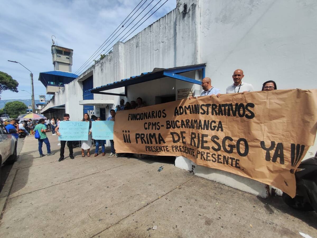 Funcionarios del Inpec protestaron en la cárcel Modelo de Bucaramanga. ¿Por qué?