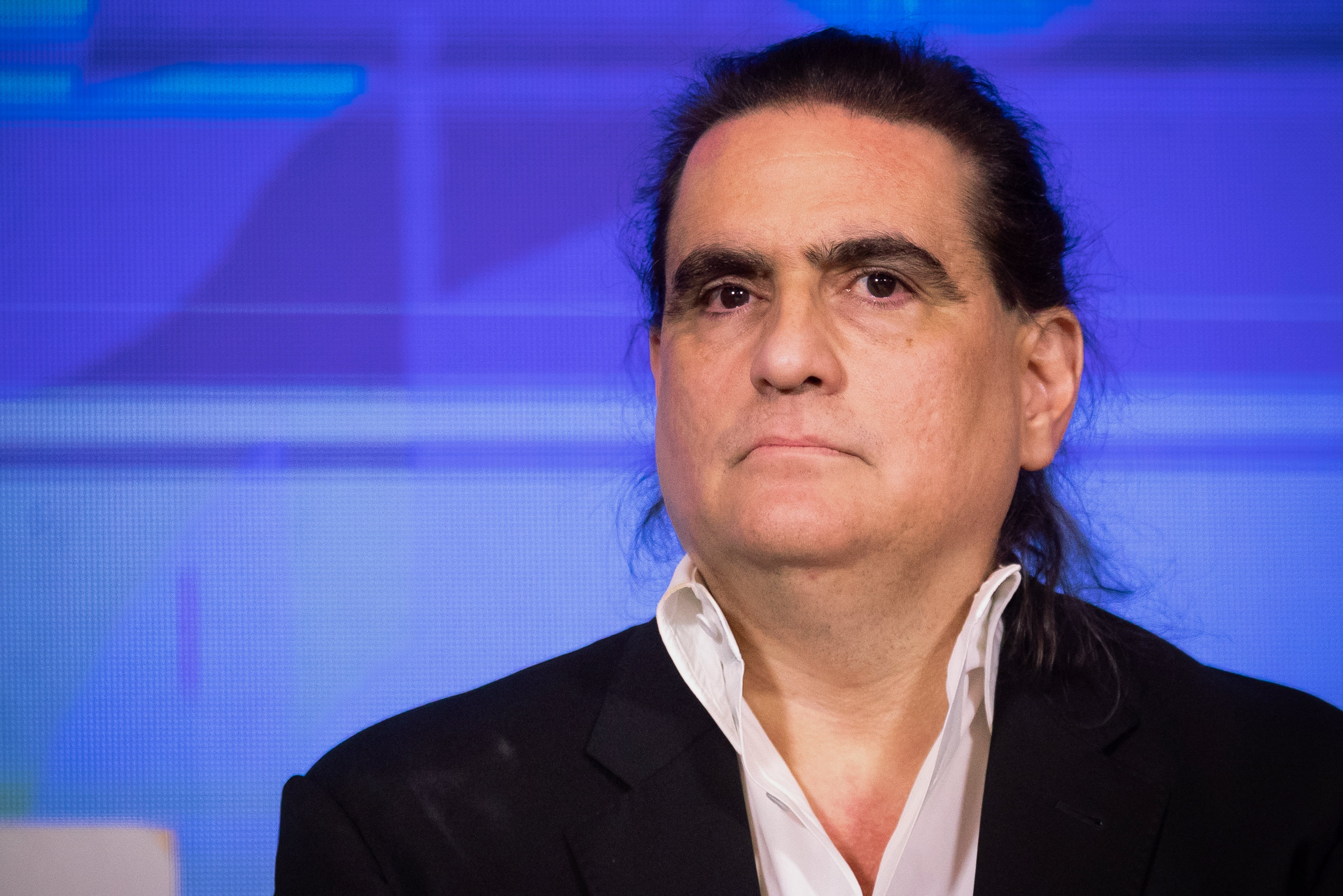 AME5636. CARACAS (VENEZUELA), 21/12/2023.- El empresario colombiano Alex Saab asiste a una rueda de prensa con el presidente de la Asamblea Nacional (AN) de Venezuela Jorge Rodríguez hoy, en Caracas (Venezuela). El Gobierno de Venezuela incorporó este jueves a su delegación en las negociaciones con la oposición al empresario colombiano Alex Saab, liberado el miércoles en Estados Unidos, tras 1.286 días detenido, acusado de conspiración para lavado de dinero. EFE/ Rayner Peña R.