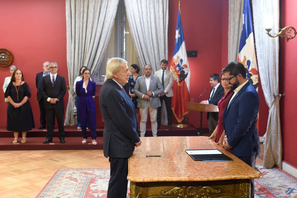 Chile's President Gabriel Boric (R) swears in the new Foreign Minister Alberto van Klaveren. Photo by PABLO VERA/AFP via Getty Images.