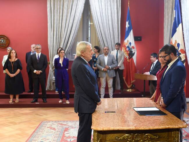 Chile's President Gabriel Boric (R) swears in the new Foreign Minister Alberto van Klaveren. Photo by PABLO VERA/AFP via Getty Images.