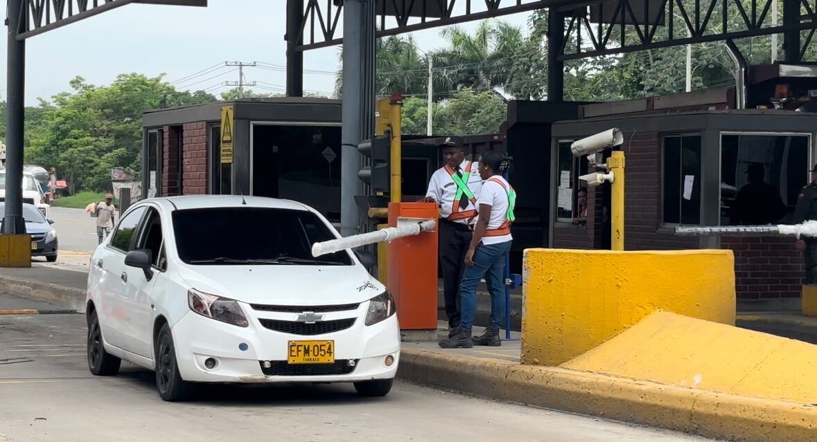 Se levantan las talanqueras para categorías I y II en el Peaje de Turbaco | Foto: Rodrigo Rodríguez Serpa - W Radio