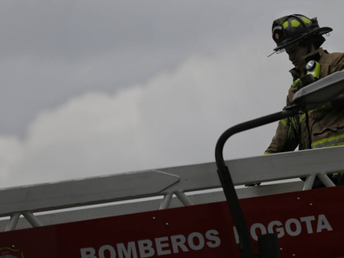 Bomberos Bogotá denuncian irregularidades en la dotación y maquinas extintoras