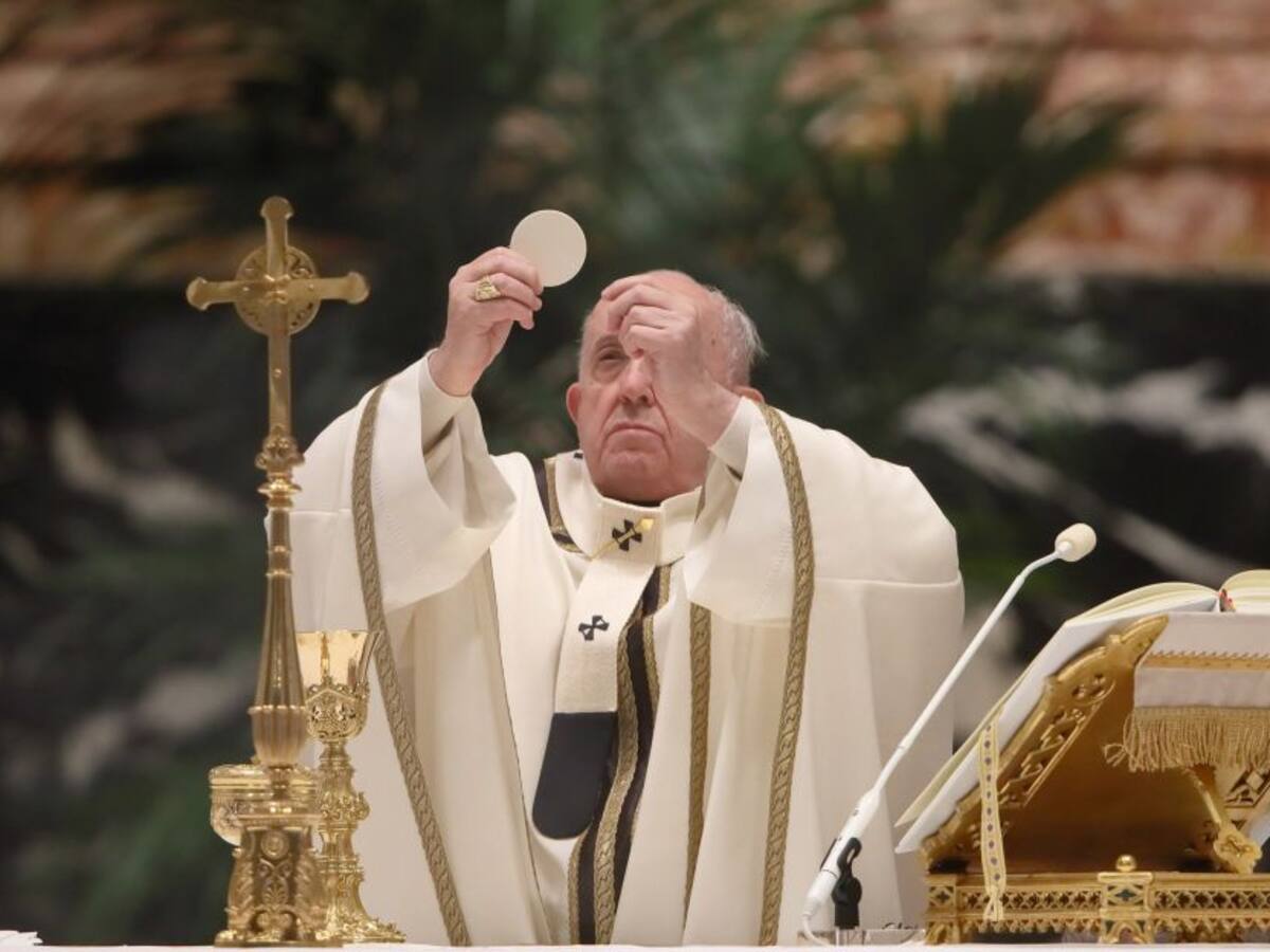 Papa Francisco fue vacunado contra la COVID-19 en el Vaticano