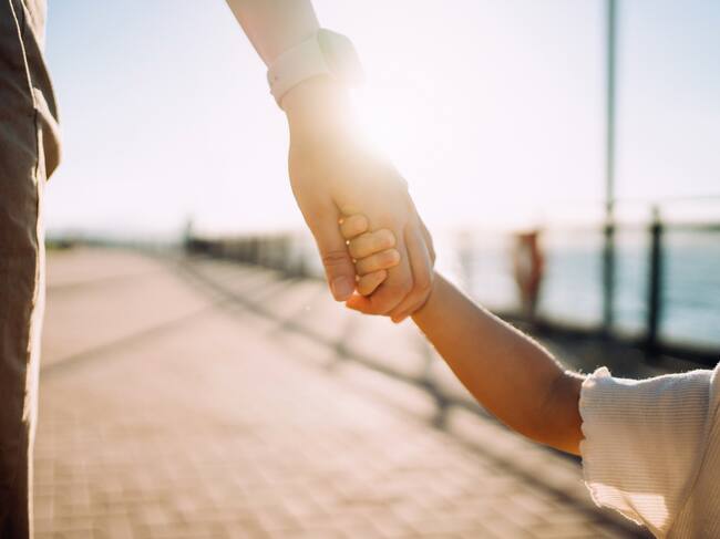 Padres se enfrentan por custodia de dos niñas menores de edad