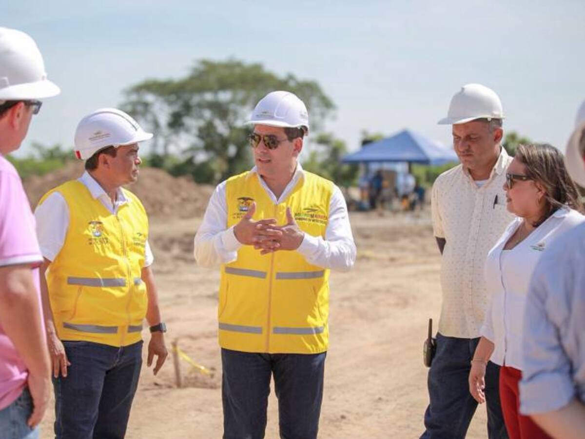 Gobernador de Bolívar inspecciona obras en Mompox