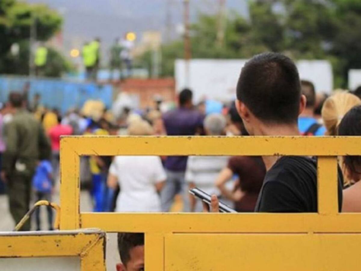 Venezuela suspende el retorno de sus nacionales por el puente Simón Bolívar