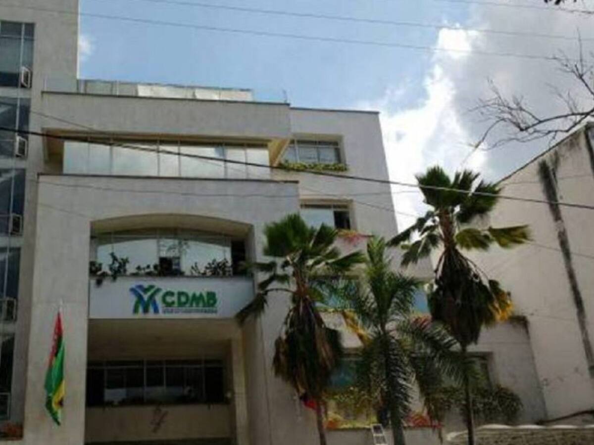 Advierten irregularidades en millonario contrato de la Cdmb