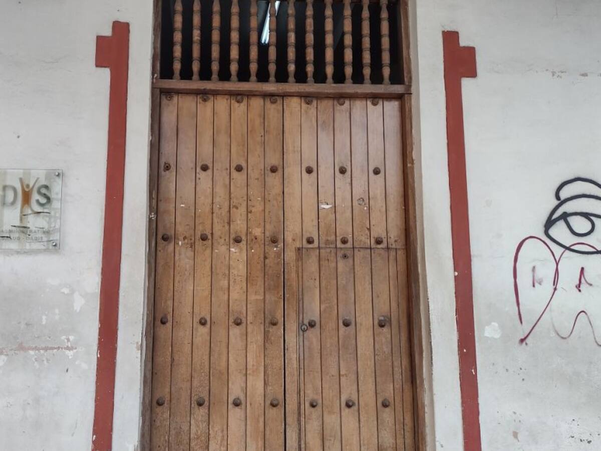 Toma al Dadis para exigir fumigación contra el dengue