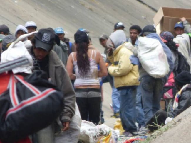 Más de 300 habitantes de calle se han convertido en una red de tráfico bajo los caños del centro de Bogotá