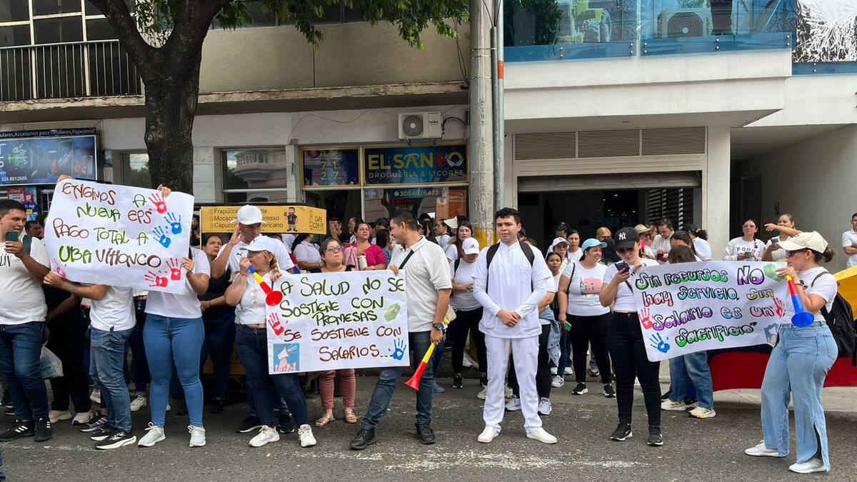 Personal médico y usuarios de la salud protestaron frente a las instalaciones de la Cúpula Chata