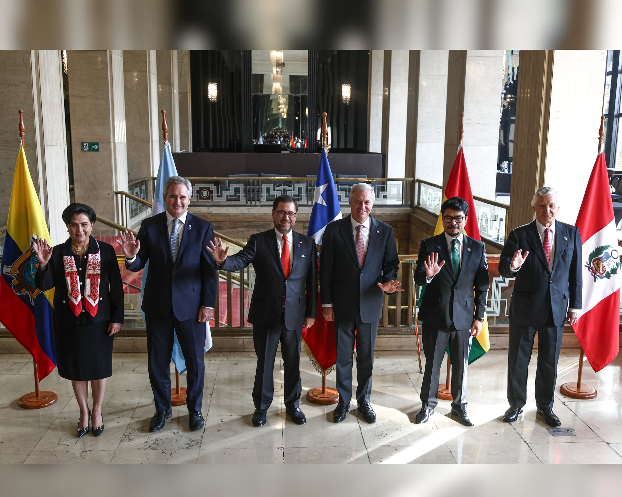 Chile, Argentina, Perú, Bolivia y Ecuador firmaron el “Compromiso de Santiago” con el que coordinarán acciones para hacer frente al crimen organizado transnacional y el narcotráfico.
(Foto:   Cortesía cancillería chilena)