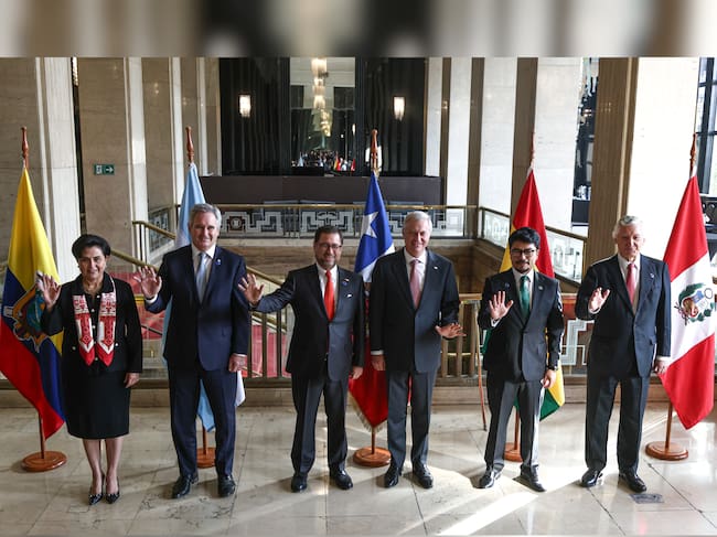 Chile, Argentina, Perú, Bolivia y Ecuador firmaron el “Compromiso de Santiago” con el que coordinarán acciones para hacer frente al crimen organizado transnacional y el narcotráfico.
(Foto: Cortesía cancillería chilena)