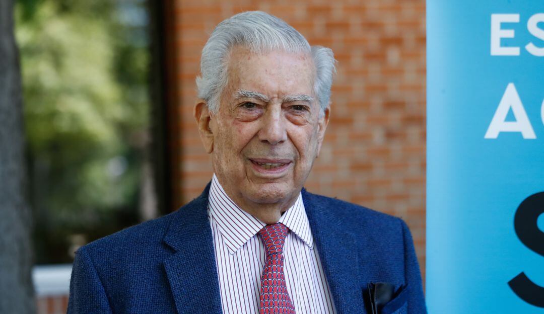El escritor Mario Vargas Llosa