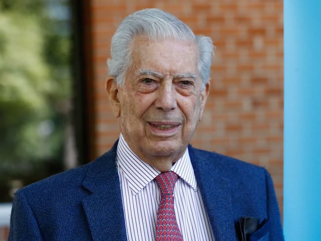 El escritor Mario Vargas Llosa
