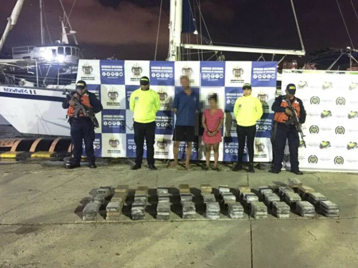 Armada y Policía Nacional incautan cocaína a bordo de un velero en Cartagena
