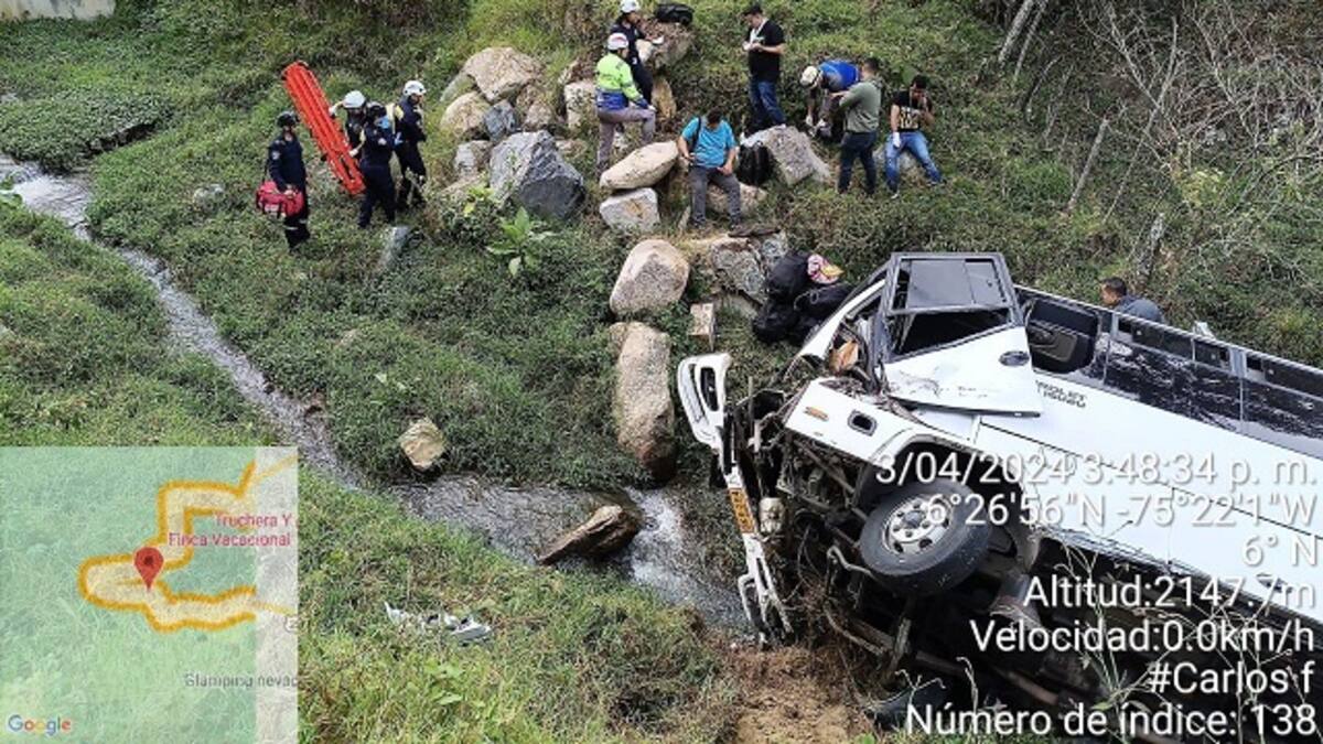 Un bus de la policía se accidentó en Don Matías, por ahora hay varios lesionados