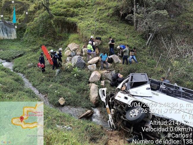Bus de la policía accidentado- foto cortesía