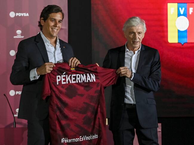 Argentine Jose Nestor Pekerman (R) receives the jersey of the Venezuelan national football team from the president of the Venezuelan Football Federation Jorge Gimenez, after being presented as the squad's new coach, in Caracas on November 30, 2021. (Photo by Yuri CORTEZ / AFP) (Photo by YURI CORTEZ/AFP via Getty Images)