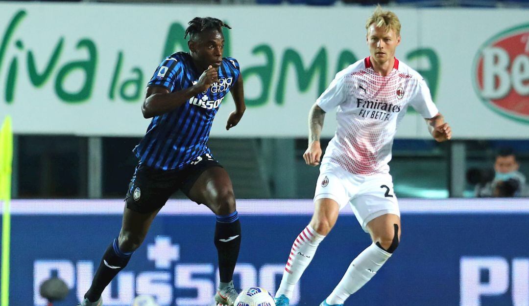 Duván Zapata fue inicialista en el juego ante el Milan.