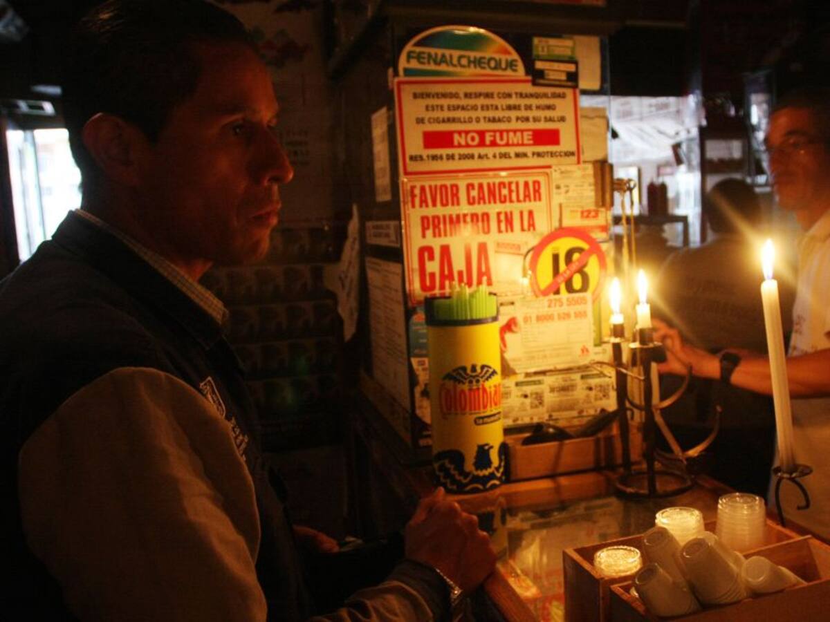Desesperados habitantes de Chapinero por constantes cortes de luz