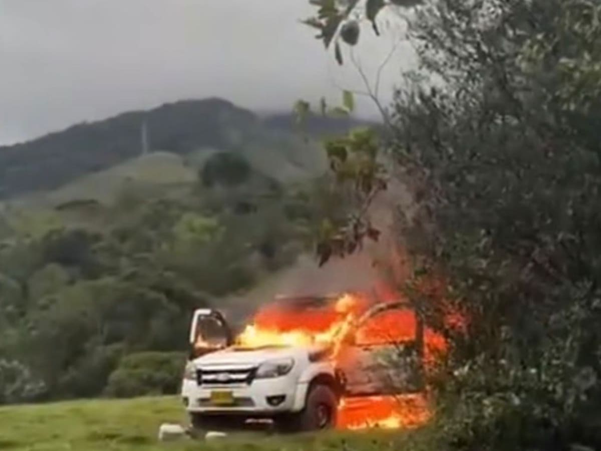Ataque armado en vía San Rafael–Guatapé: incineran vehículo de una pareja