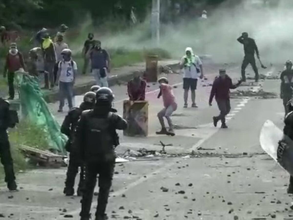 Comisión de la Defensoría atacada y 15 heridos dejan disturbios en Buga