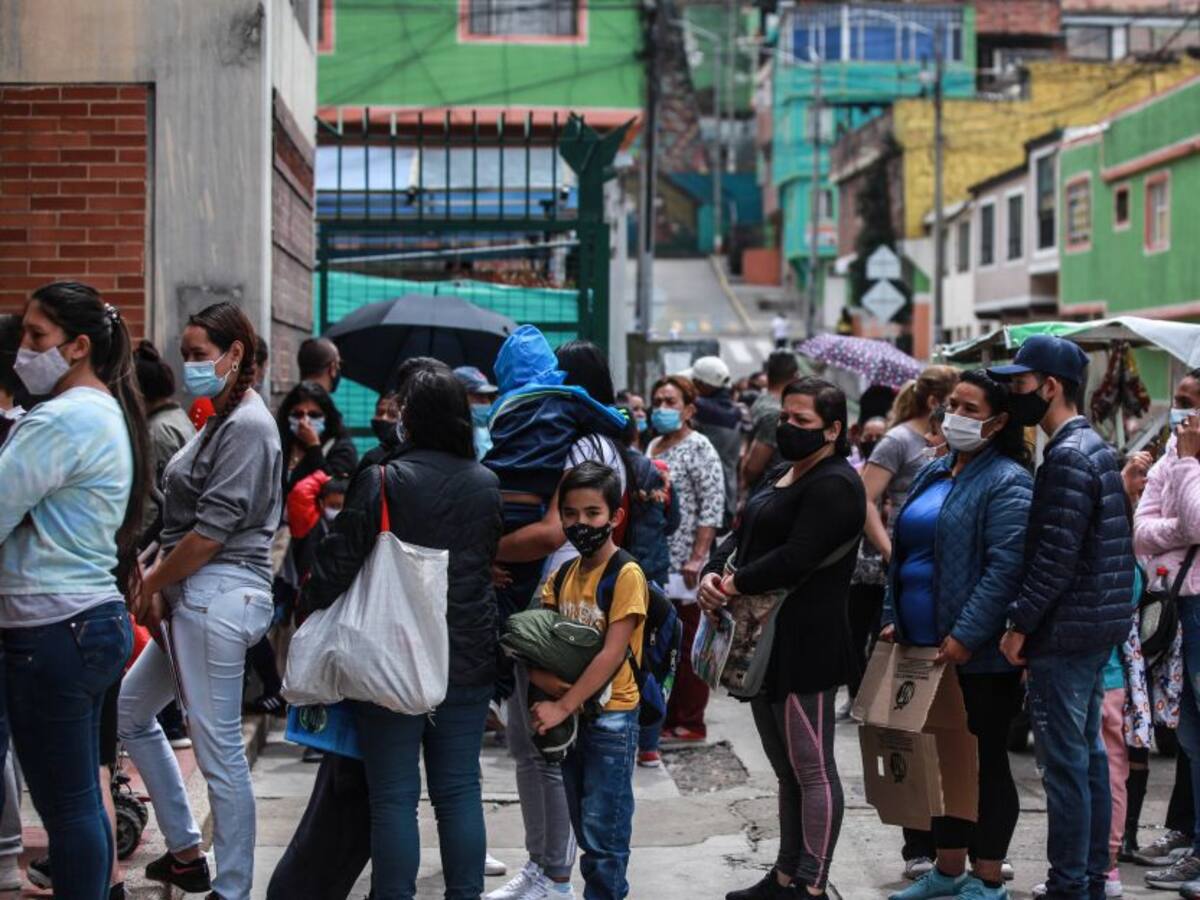 COVID-19: 136 muertes y 32.317 casos nuevos en Colombia