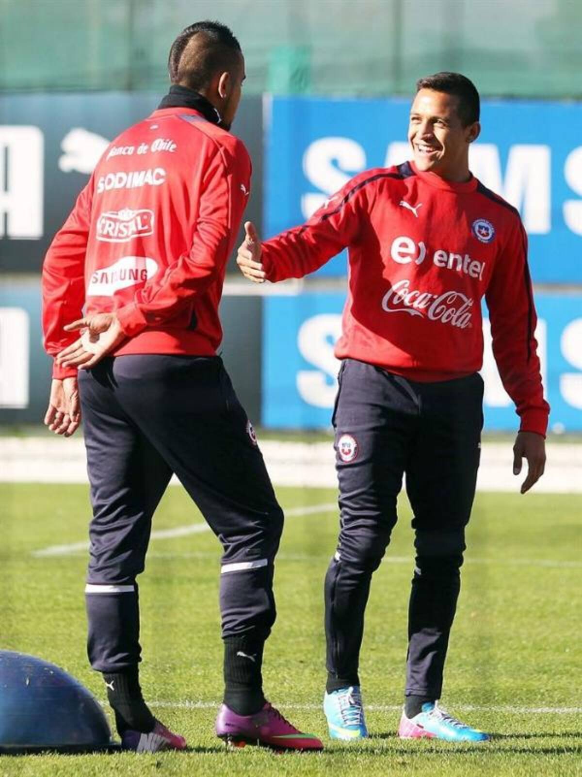 Alexis y Vidal conversan. Foto: EFE