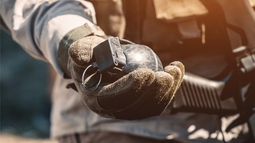 Desconocidos se movilizaban en motocicleta cuando lanzaron una granada de fragmentación contra una vivienda. Foto: