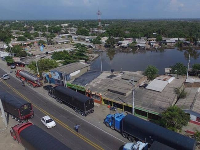 La variante de segunda calzada Ciénaga-Barranquilla descongestionaría el tráfico en la Troncal del Caribe. /FOTO CARACOL RADIO