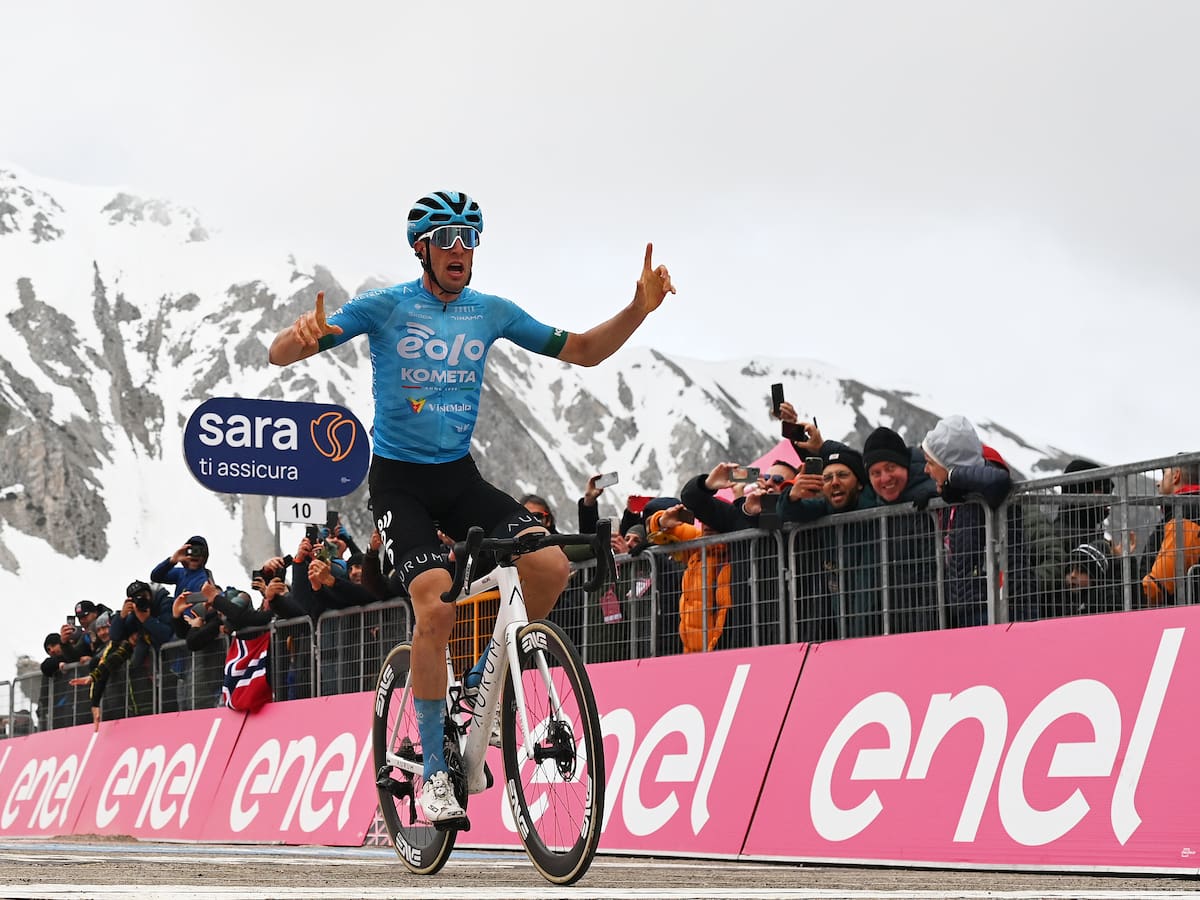 Leknessund sobrevive a la montaña y mantiene el liderato del Giro; victoria para Bais