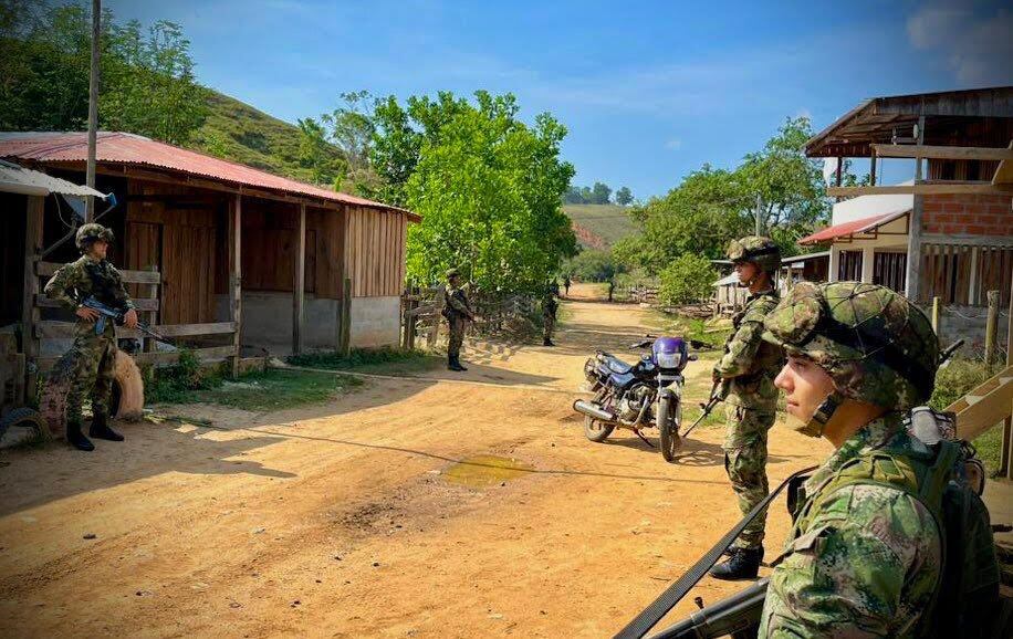Ejército en la vereda Lejanías de Remedios, Nordeste de Antioquia. Foto: Ejército Nacional.