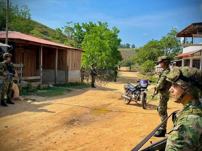 Ejército en la vereda Lejanías de Remedios, Nordeste de Antioquia. Foto: Ejército Nacional.