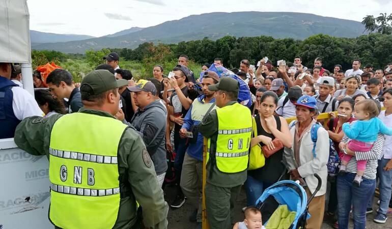 Venezolanos ingresando a Cúcuta