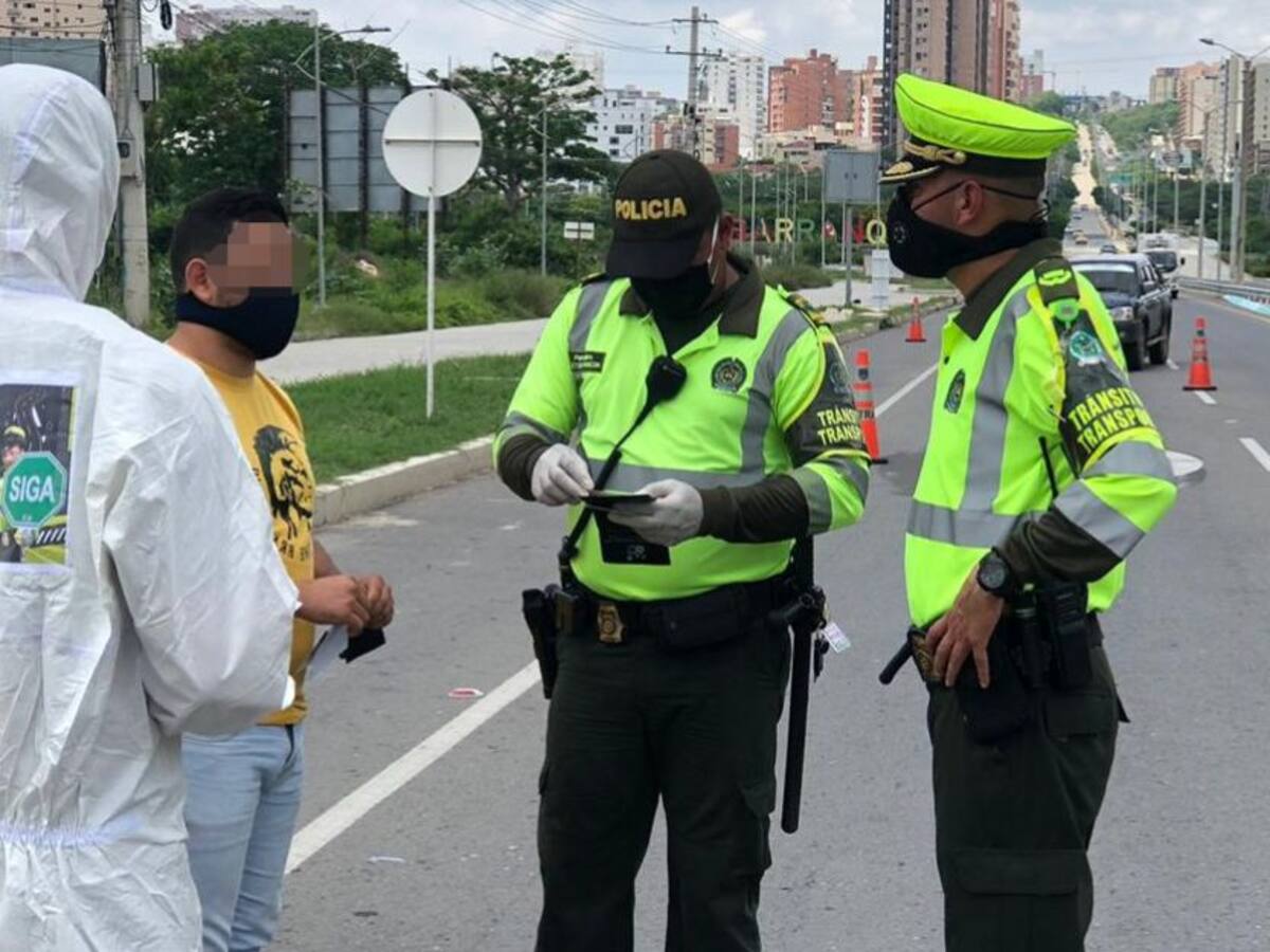Impiden salida de dos buses sin permisos, con ruta Barranquilla-Bogotá
