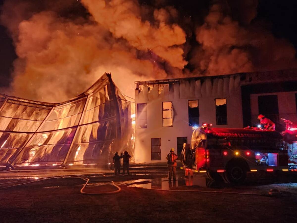 Voraz incendio consumió una fábrica de fritos en la Zona Franca de La Tebaida en el Quindío
