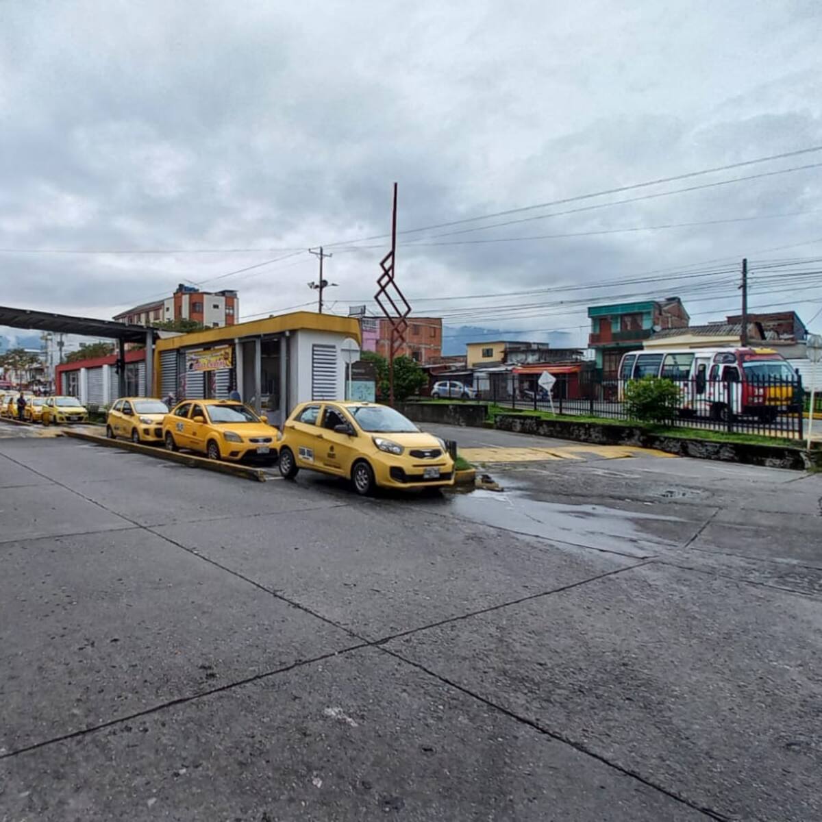 Polémica por incremento de tarifa a taxistas en la Terminal de Transportes de Armenia
