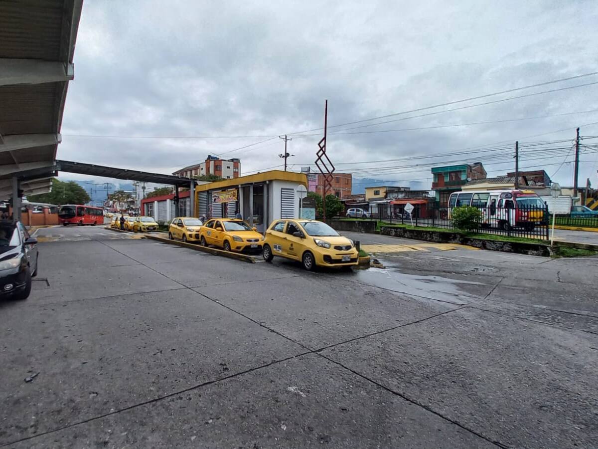 Polémica por incremento de tarifa a taxistas en la Terminal de Transportes de Armenia