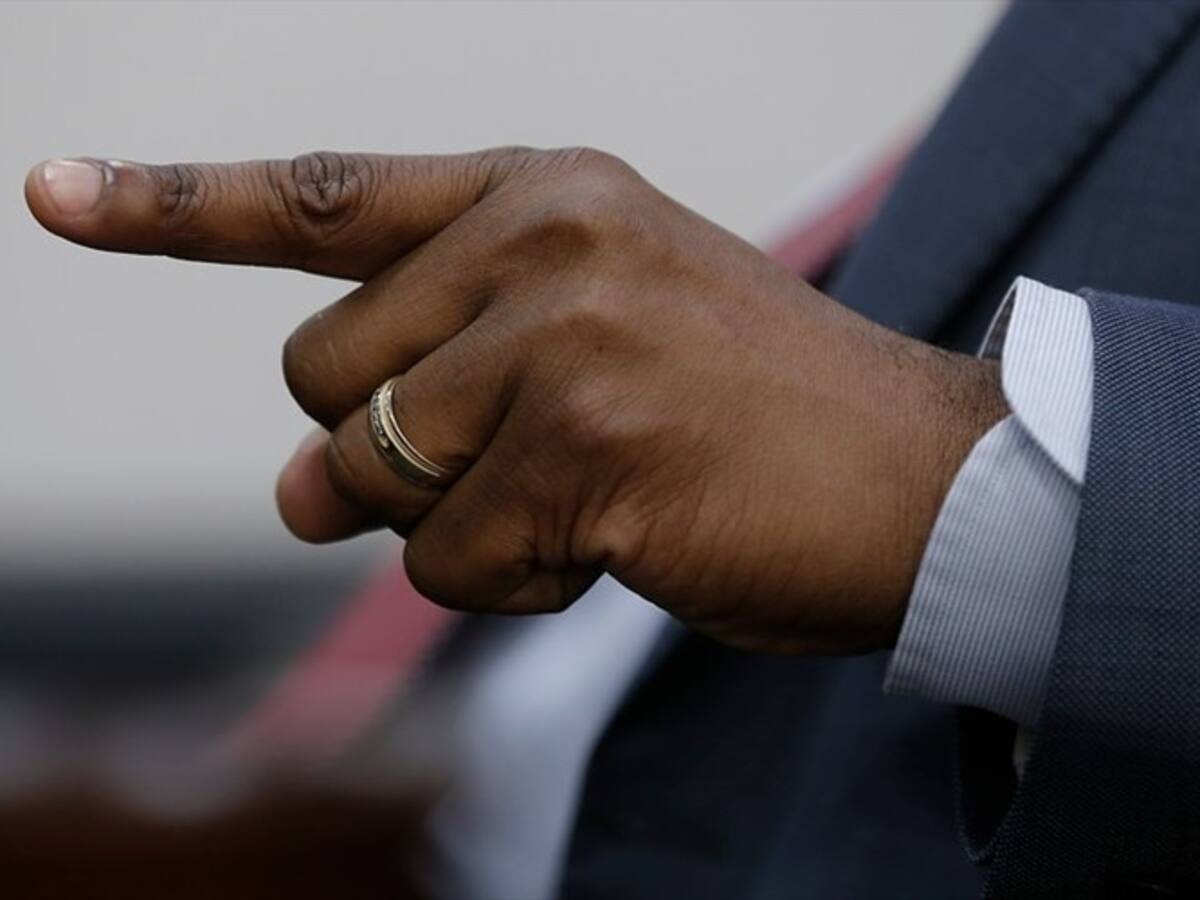 Fonade saca de la entidad a 300 contratistas y reduce sueldos del personal