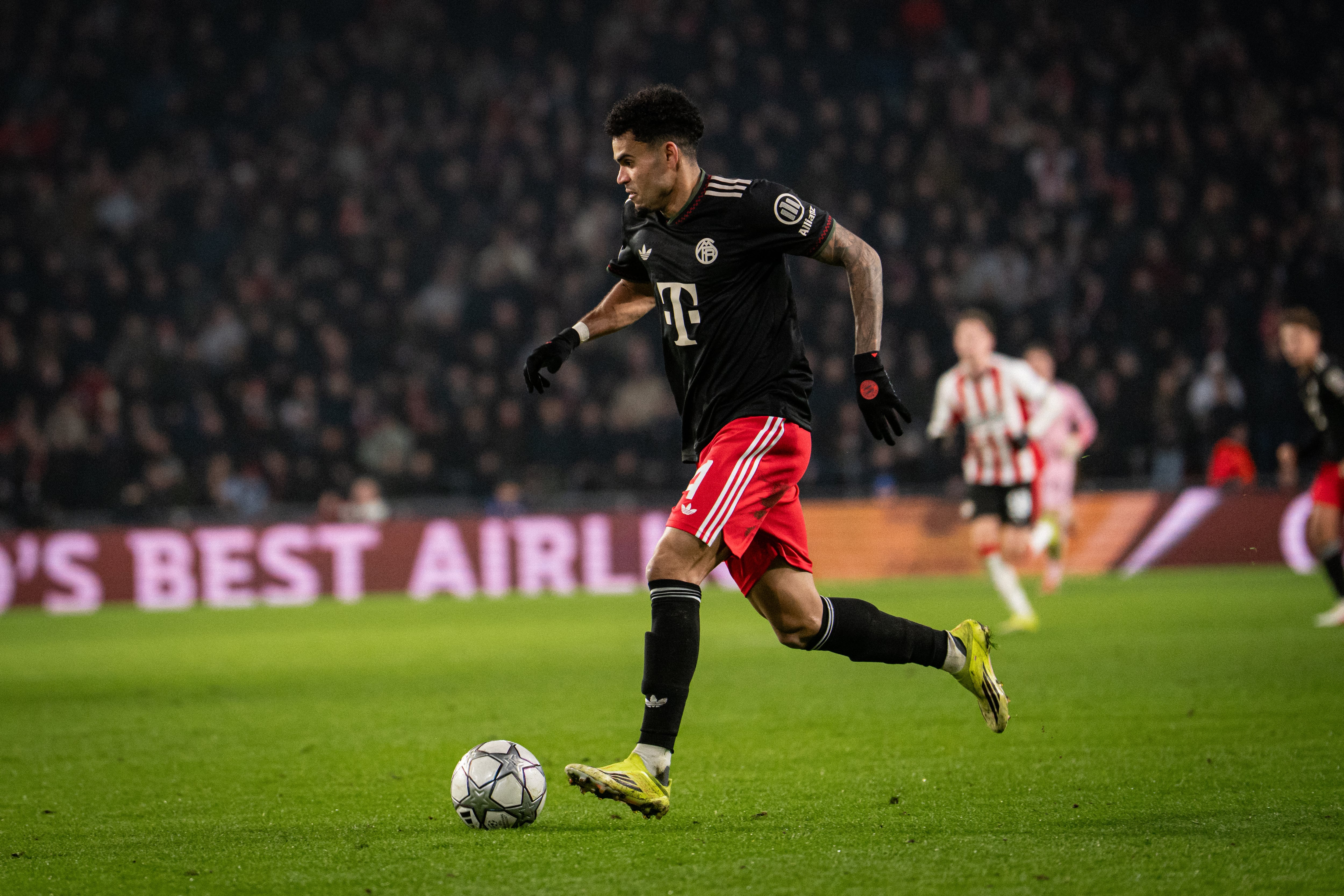 Luis Díaz jugó los 90 minutos ante el PSV. (Photo by S. Mellar/FC Bayern via Getty Images)