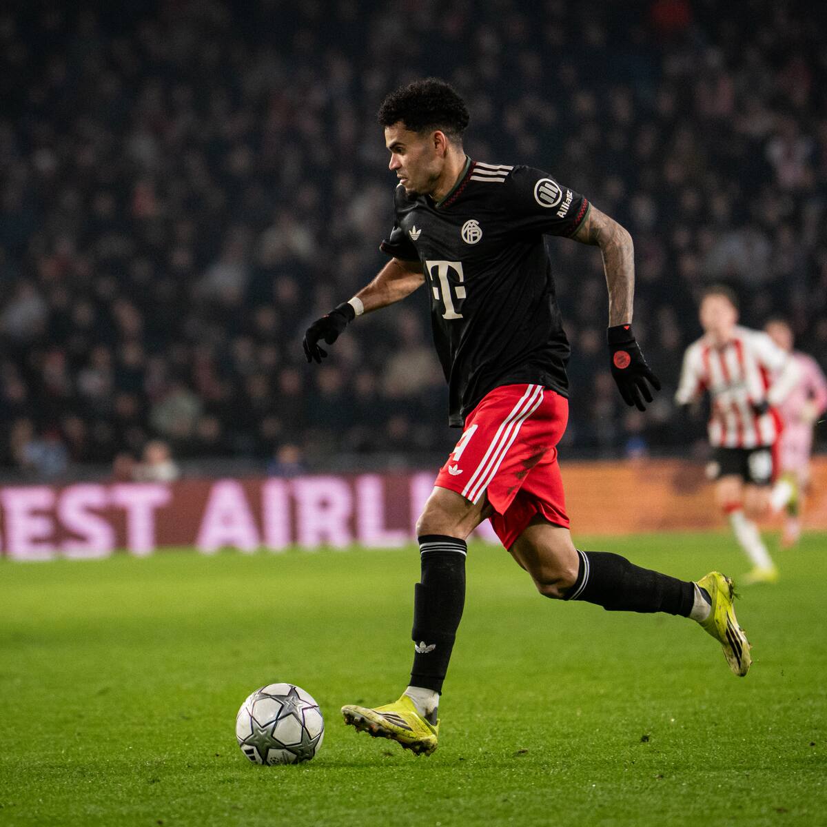 Video: Luis Díaz aportó una asistencia para darle un triunfo al Bayern Múnich en campo del PSV