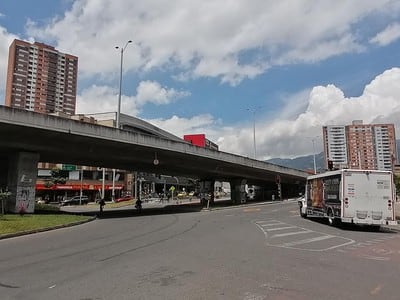 Ataque con arma blanca a conductor dejó dos capturados y caos vial en Itagüí