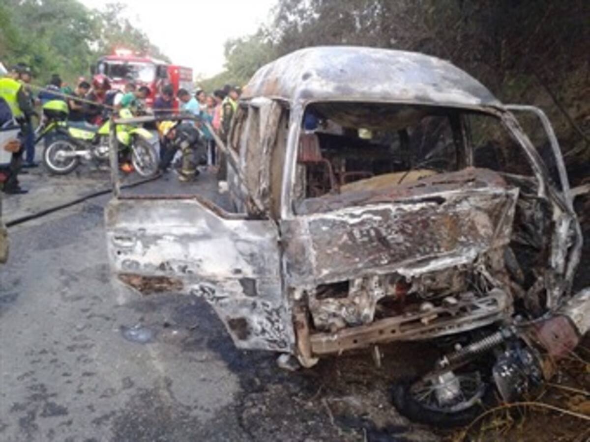 Dos muertos dejó choque entre una motocicleta y una buseta en Santa Marta