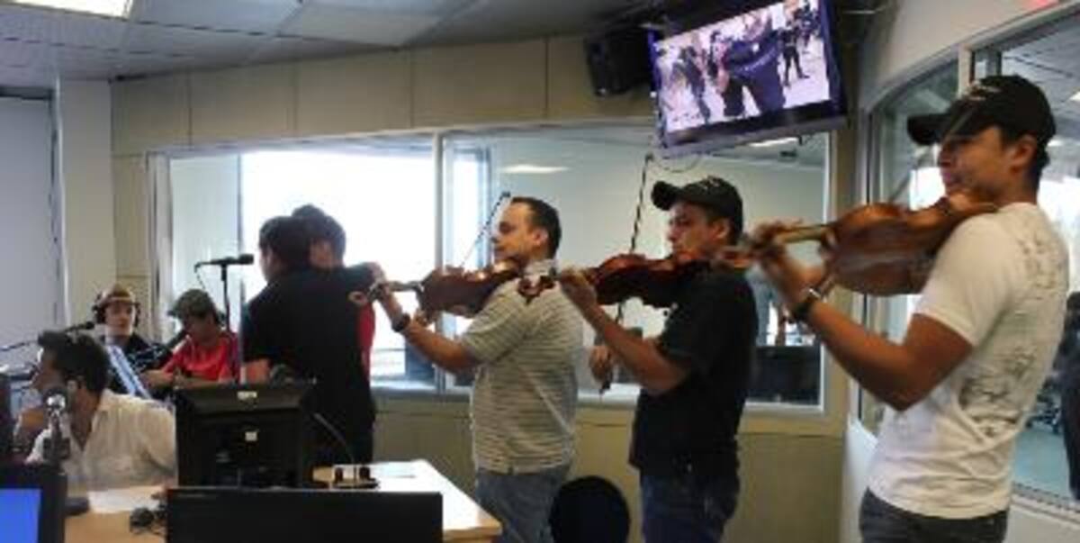 Invitados musicales a La Ventana del 1 de abril.